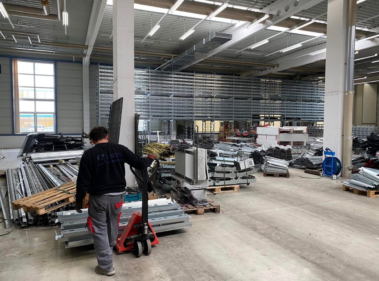 Hubwagen-Arbeit in der Halle