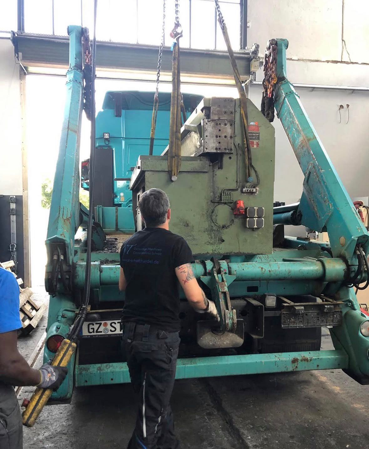 Verladung auf ST-Schrotthandel LKW